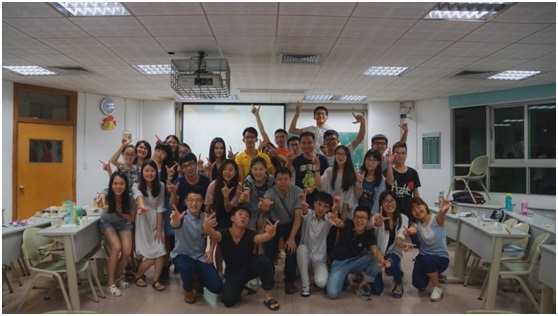 第八届粤港澳夏令营永利yl23411营员与老师全体合照