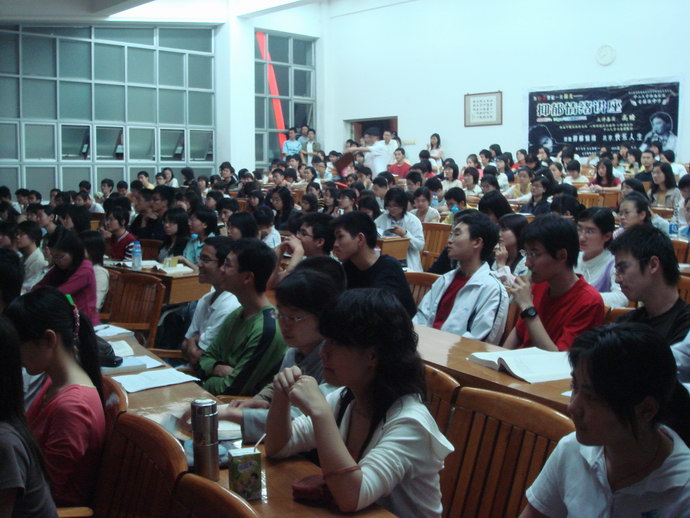 给自己一片阳光——珠海校区长学制举办抑郁情绪讲座暨医学节开幕式